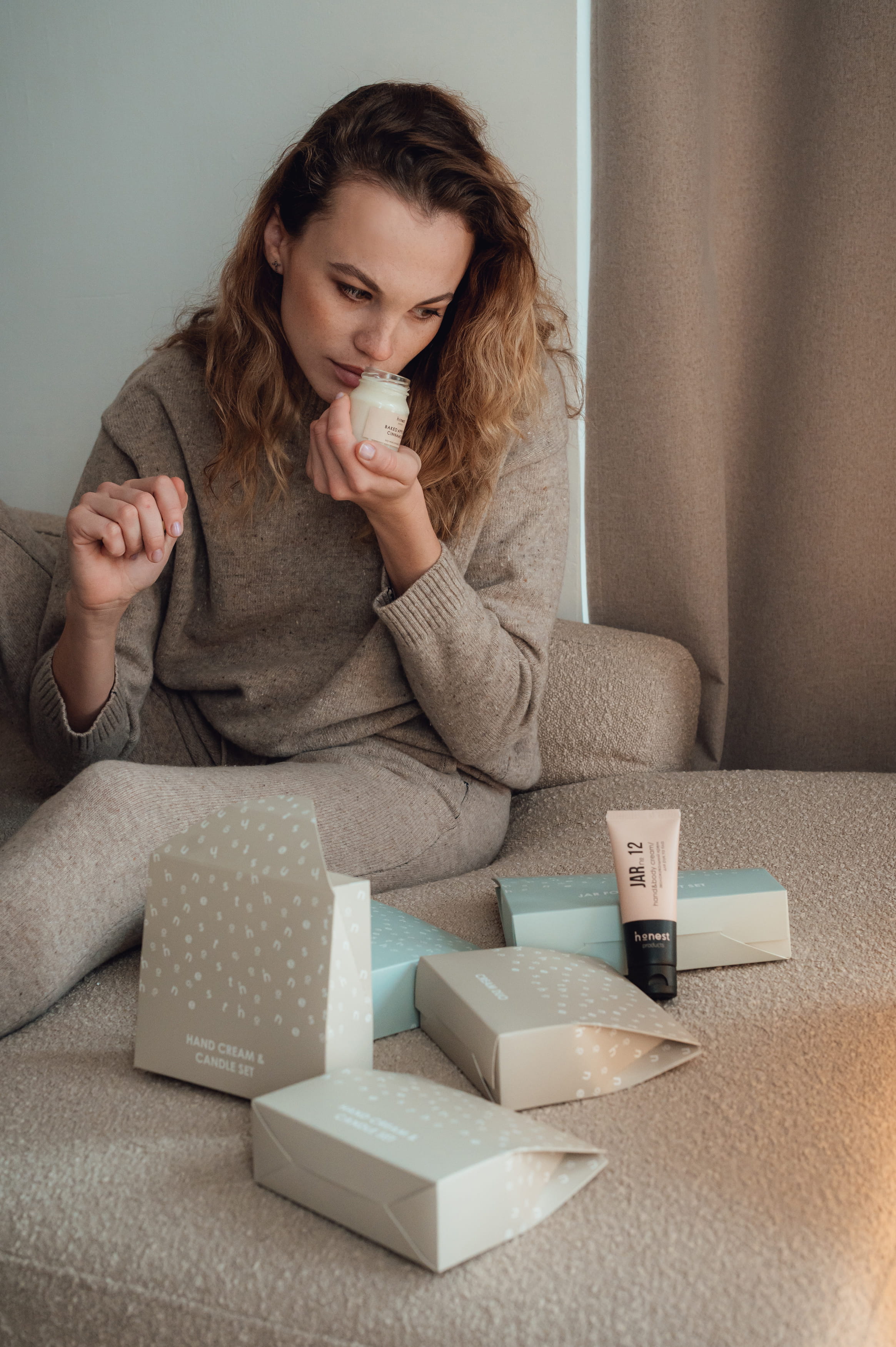 Набір vetiver hand cream & cinnamon candle gift set