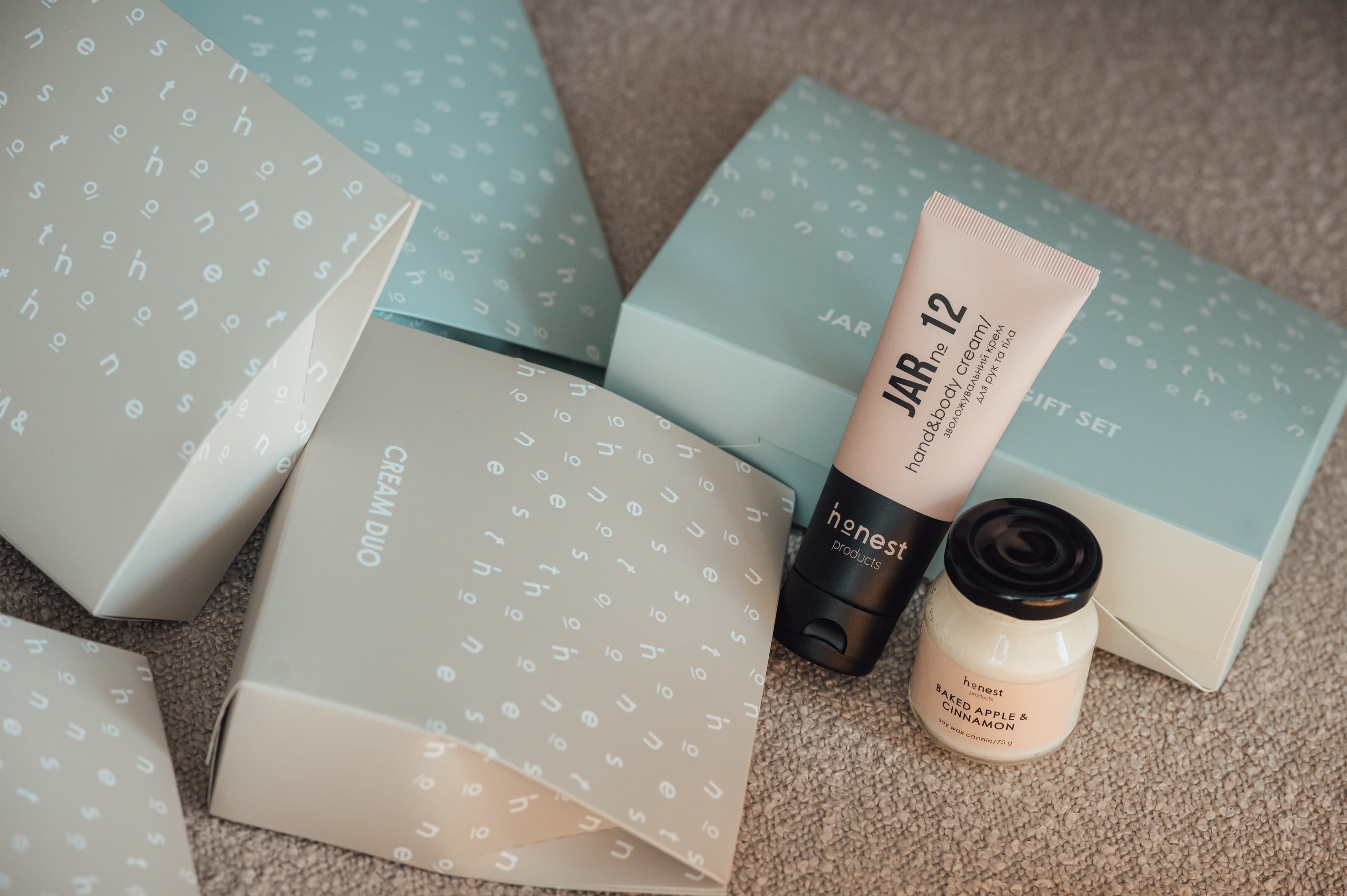 Набір vetiver hand cream & cinnamon candle gift set